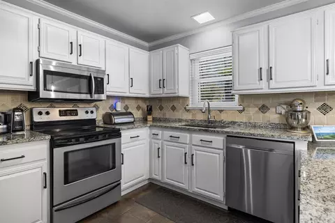 Kitchen - 4 Spring Valley Cir, Longview, TX 75605 photo 3 of 3
