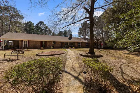 2206 E Pinecrest Dr, Atlanta, TX 75551