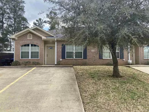 1620 Stanley Dr, Longview, TX 75605