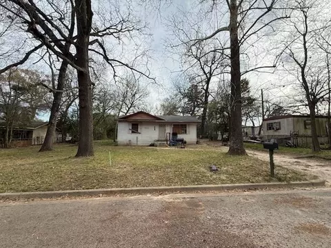 1108 W Noble St, Troup, TX 75789