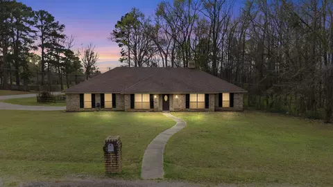 104 Woodridge Est, Longview, TX 75602