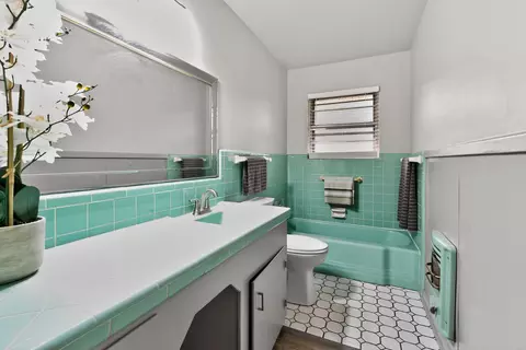 Bath - 307 E Fairlane Dr, Longview, TX 75604 photo 1 of 5