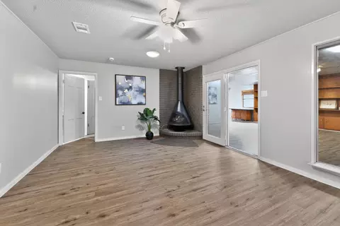 Living - 307 E Fairlane Dr, Longview, TX 75604 photo 7 of 7