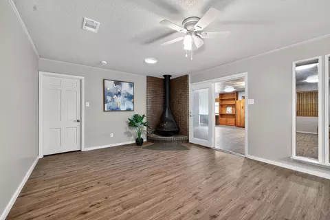 Living - 307 E Fairlane Dr, Longview, TX 75604 photo 3 of 7