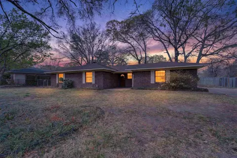 307 Fairlane Dr, Longview, TX 75604