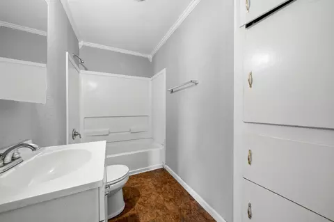 Bath - 203 Pirate Ave E, Longview, TX 75604 photo 4 of 5