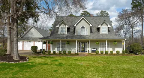 355 Honeysuckle Ln, Longview, TX 75605