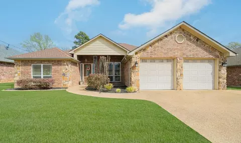 208 Ithaca Dr, Longview, TX 75604 photo 1