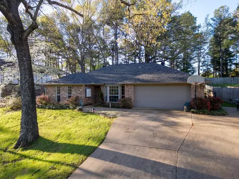 1104 Forest Hill St, Gladewater, TX 75647