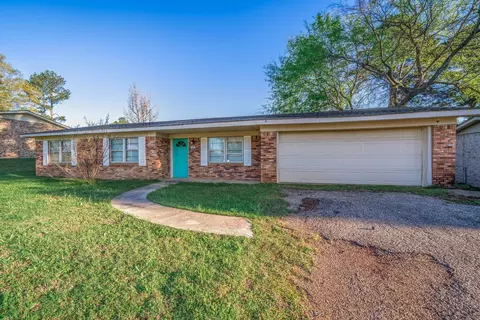 1301 Nelwyn Ave, Gladewater, TX 75647