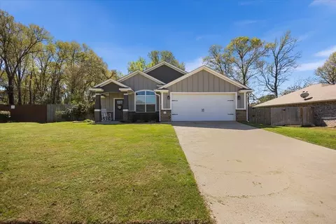 307 Mission Crest Cir, Lindale, TX 75771