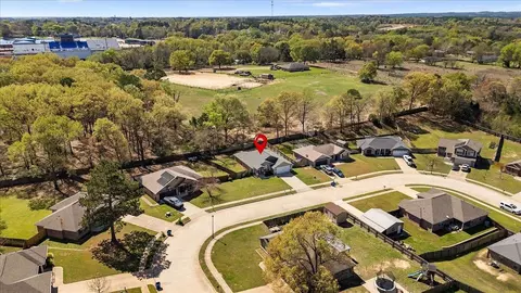 307 Mission Crest Cir, Lindale, TX 75771