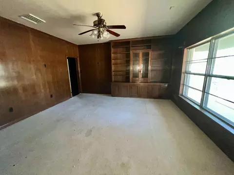 Living - 524 E Young, Longview, TX 75602 photo 2 of 8