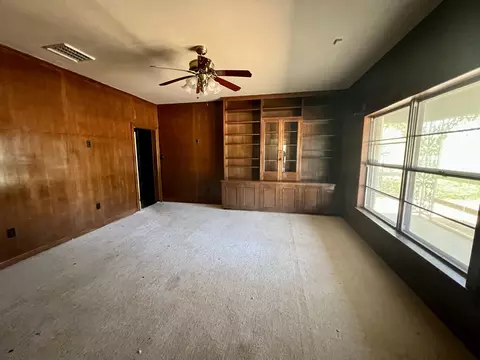 Living - 524 E Young, Longview, TX 75602 photo 1 of 8