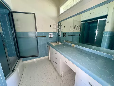 Bath - 524 E Young, Longview, TX 75602 photo 5 of 5