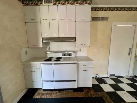 Kitchen - 524 E Young, Longview, TX 75602 photo 5 of 8