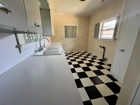 Kitchen - 524 E Young, Longview, TX 75602 photo 7 of 8