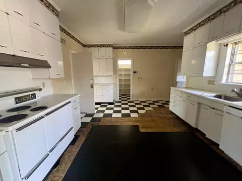 Kitchen - 524 E Young, Longview, TX 75602 photo 1 of 8