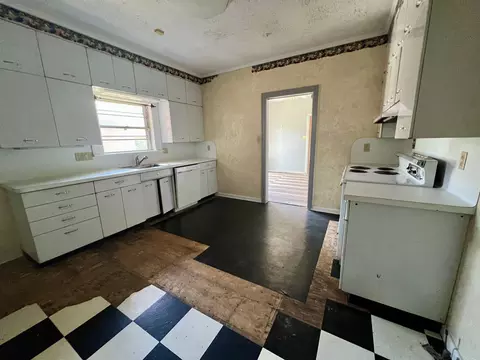 Kitchen - 524 E Young, Longview, TX 75602 photo 3 of 8