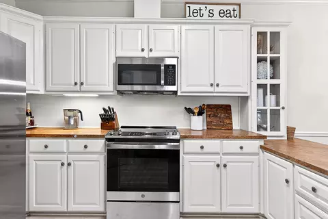 Kitchen - 306 Hampton Ct, Longview, TX 75605 photo 2 of 4