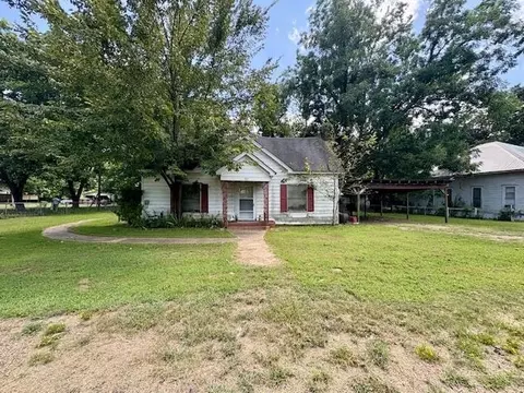 201 W Daingerfield St, Omaha, TX 75571