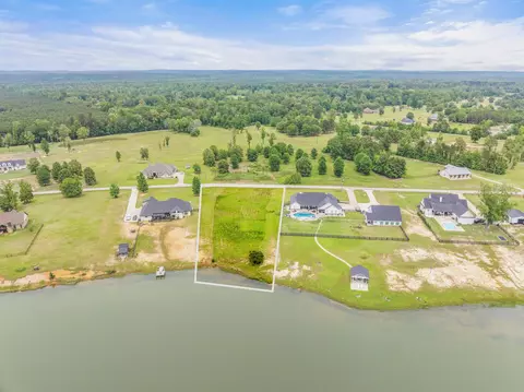 155 Deerfield Lake Cir, Longview, TX 75605
