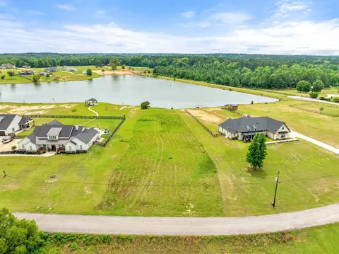 155 Deerfield Lake Cir, Longview, TX 75605