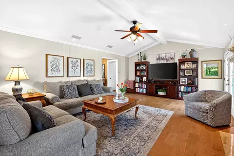 Living - 2002 E Warwick Cir, Longview, TX 75601 photo 2 of 5