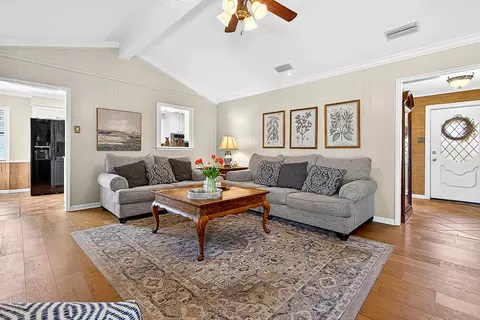 Living - 2002 E Warwick Cir, Longview, TX 75601 photo 2 of 6