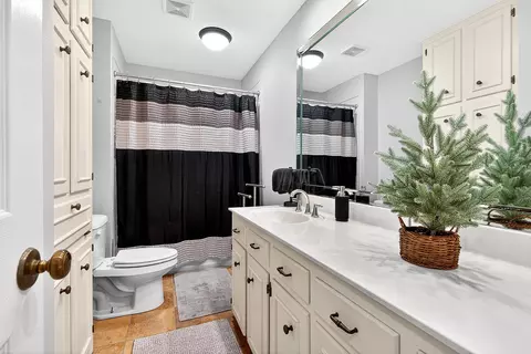 Bath - 2002 E Warwick Cir, Longview, TX 75601 photo 5 of 5