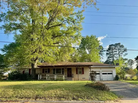 102 Bramlette Ln, Longview, TX 75601