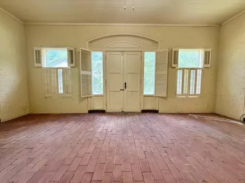 Living - 27 Covington Dr, Longview, TX 75602 photo 3 of 4