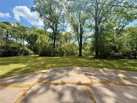 Exterior - 27 Covington Dr, Longview, TX 75602 photo 7 of 9