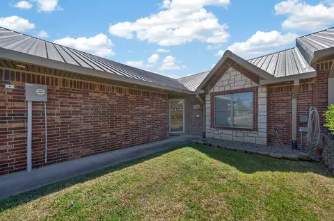 1442 Garner Ln, Longview, TX 75605