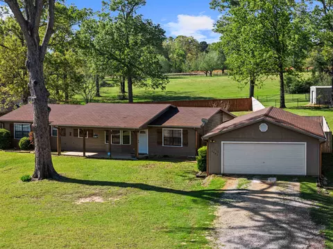 1641 W Lake Gladewater, Gladewater, TX 75647