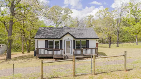 230 Parkwood St, Kilgore, TX 75662