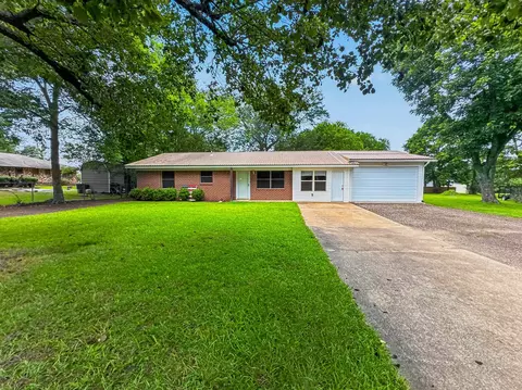 100 Martin St, Naples, TX 75568