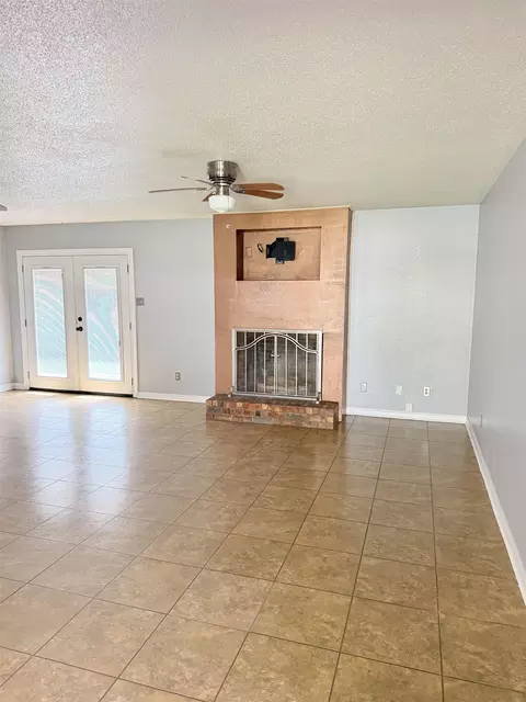 Living - 1310 Colgate Dr, Longview, TX 75601 photo 3 of 6