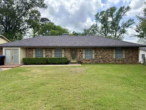 1310 Colgate Dr, Longview, TX 75601