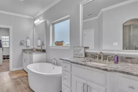Bath - 3917 Gable Crest Ln, Longview, TX 75605 photo 1 of 7