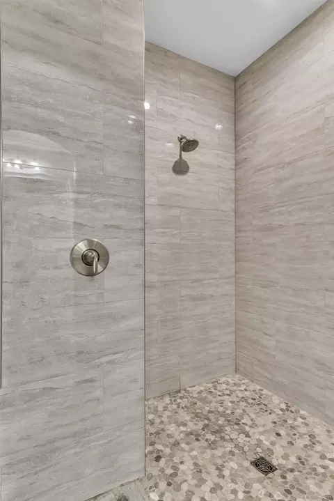 Bath - 3917 Gable Crest Ln, Longview, TX 75605 photo 3 of 7