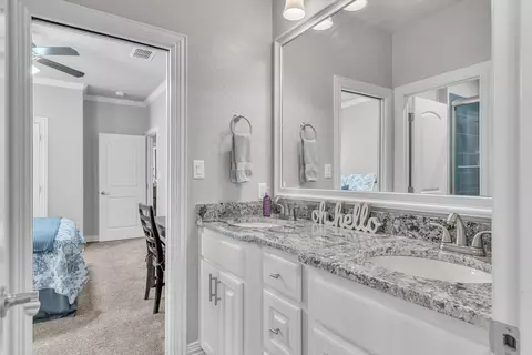 Bath - 3917 Gable Crest Ln, Longview, TX 75605 photo 5 of 7
