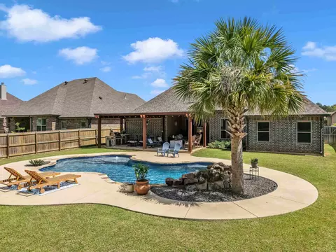 Exterior - 3917 Gable Crest Ln, Longview, TX 75605 photo 6 of 14