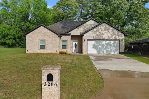 3206 Carrie Ln, Longview, TX 75602