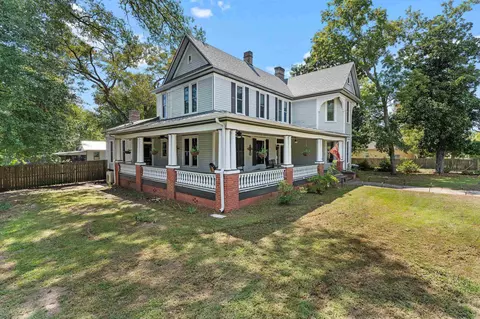 900 E Fannin, Marshall, TX 75670