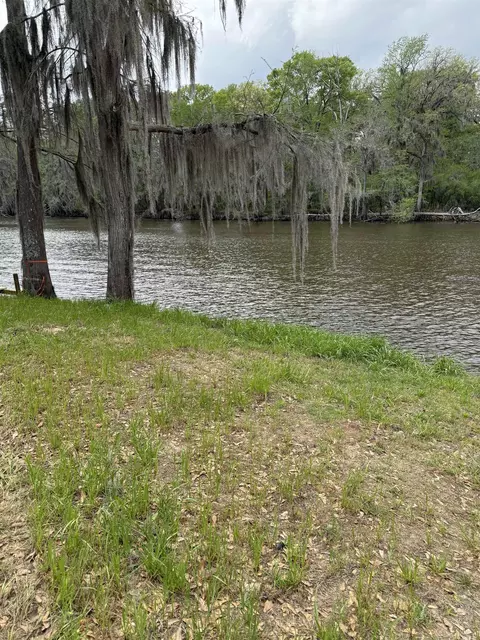 1869 Pine Island Rd, Karnack, TX 75661