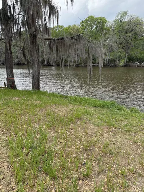 1869 Pine Island Rd, Karnack, TX 75661