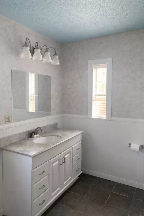 Bath - 7772 S Fm 9, Waskom, TX 75692 photo 2 of 5