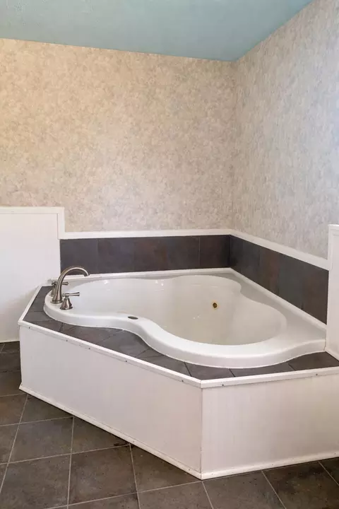 Bath - 7772 S Fm 9, Waskom, TX 75692 photo 1 of 5