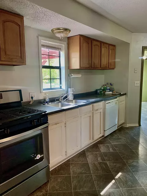 Kitchen - 7772 S Fm 9, Waskom, TX 75692 photo 2 of 4